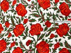 Sac fourre-tout en coton matelassé doux, orné d'un motif floral artisanal, conçu pour un style quotidien, un confort et une portabilité durables - Product Image 3