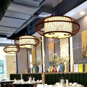 Lustre rond en bambou tressé de style chinois avec éclairage LED et spots pour restaurant ou salle privée - Product Image 4
