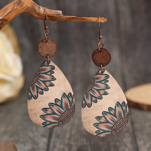 Orecchini pendenti a goccia intagliati a girasole stile western, vintage boho a strati da donna - Product Image 1