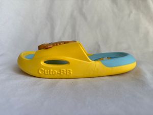 Pantofole con Motivo Orso Giallo, Suola da 20MM Antiscivolo in EVA, per Tutte le Stagioni, Uso Domestico - Product Image 2