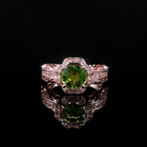 Anello da Donna con Fiore e Accento in Pietra Verde, Gioiello alla Moda - Product Image 3