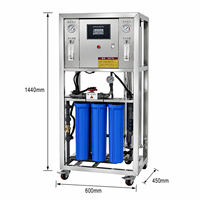 Machine de traitement de l'eau 250LPH 6TPD avec pompe contrôlée par PLC, haute réjection de sel, en acier inoxydable, à châssis ouvert pour eau purifiée