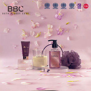 Coffret cadeau BBC Taaffetite Bath Collection <span class=keywords><strong>Ultra</strong></span> <span class=keywords><strong>Violet</strong></span> pour femmes avec bougie et accessoires - Product Image 3