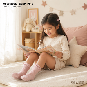 Calcetines elásticos de color rosa polvoriento con tela suave, transpirables y con soporte flexible que mantienen los pies pequeños cómodos en todo momento. - Product Image 4