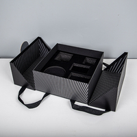 Boîte cadeau personnalisée à double ouverture sur deux côtés en matériaux recyclés avec laminage mat et gaufrage, design écologique et portable