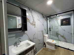 Sökülebilir Ek Birim Ev 20 ft 40 ft Taşınabilir Prefabrik Ev 2 3 4 5 Yatak Odalı Katlanabilir Konteyner Genişletilebilir Ev Prefabrik Villa - Product Image 1