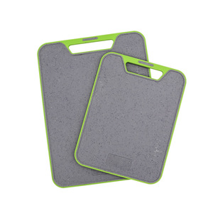 Tabla de cortar de plástico para cocina con ranura para jugos, borde antideslizante y orificio para colgar - Product Image 3