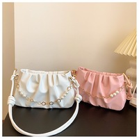Nouveau sac à main tendance avec accessoires en perles. Sac à main pour femme. Porte-documents en cuir PU 2026. Sac bandoulière de créateur.