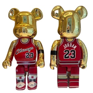 <span class=keywords><strong>Precio</strong></span> de fábrica <span class=keywords><strong>BearBrick</strong></span> 400% Figuras DE ACCIÓN Baloncesto 23 Osos Escultura de resina Decoración del hogar Ornamento Personaje Obra de arte - Product Image 6
