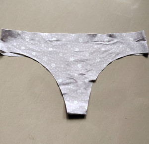 กางเกงชั้นในแบบธองไร้รอยต่อคละแบบ - Product Image 4