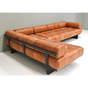 Sofá Chesterfield Industrial en Forma de L, Tapicería de Cuero Genuino, Estructura Metálica Resistente, Dos Plazas, Diseño Moderno para Hotel y Hogar - Product Image 1