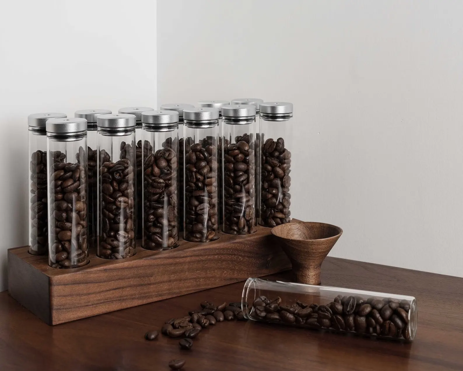 単回服用木製ディスプレイスタンドファネル12個2オンスガラスバイアル蓋コーヒー豆セラー収納-楽しい実用的なコーヒーティーツール