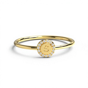 Anillo Personalizado con Inicial S en Oro de 18K o 14K, Diamante Cultivado en Laboratorio con Corte Brillante Redondo, Anillo Minimalista Apilable para Mujer - Product Image 1