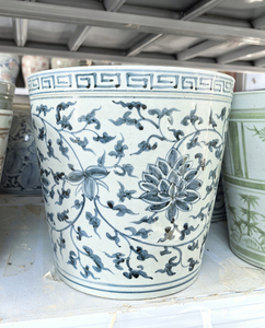 Jardinière <span class=keywords><strong>en</strong></span> porcelaine de haute qualité nouveau Jingdezhen Antique peint à la main bleu et blanc Twining <span class=keywords><strong>Lotus</strong></span> Pots de jardin <span class=keywords><strong>en</strong></span> céramique <span class=keywords><strong>Pot</strong></span> de plantes - Product Image 3