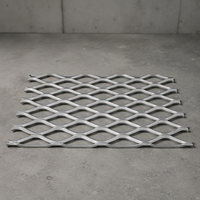 Grille métallique expansée rigide en acier à motif losange pour passerelle de chantier, section de plancher surélevé pour drainage de zones industrielles pétrolières
