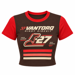 Camiseta Corta para Mujer con Estampado a Cuadros, Cuello Redondo, Manga Raglán en Contraste, Diseño Gráfico Vintage de Pista, Sublimación Personalizada - Product Image 3