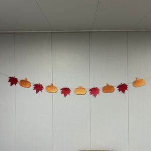 Bannière de remerciement pour la récolte d'automne, décorations en lin, feuilles d'érable et citrouilles scintillantes pour fête en plein air - Product Image 2