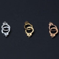 Nouveauté Pendentif menottes plaqué or 18 carats en acier inoxydable poli miroir, personnalisable avec gravure, pendentif double anneau croix