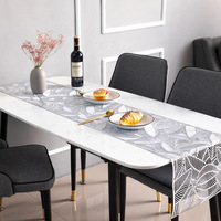 Set de table carré en PVC résistant à la chaleur, décoratif, avec motif ajouré doré, pour hôtel, restaurant et usage domestique