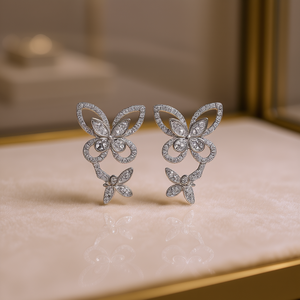 Orecchini a perno a forma di farfalla in oro bianco con cristalli e strass, gioielli da donna romantici e alla moda per feste, in lega con micro inserti e taglio rotondo - Product Image 2