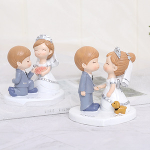 Statue en résine personnalisée romantique Saint Valentin Souvenir s'embrasser proposant des Figurines de couple pour la <span class=keywords><strong>d</strong></span>écoration et le cadeau de mariage - Product Image 5