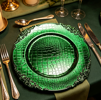 Assiettes de présentation rondes en plastique PP dorées gaufrées élégantes et personnalisées de 13 pouces pour mariages et événements