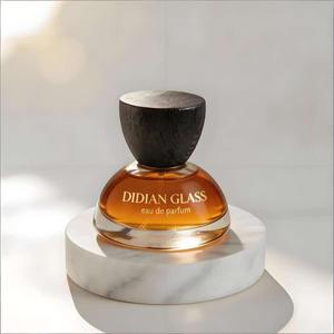 Flacon de parfum <span class=keywords><strong>personnalisé</strong></span> avec logo imprimé, estampage à chaud doré, col cranté de luxe, pulvérisateur coloré <span class=keywords><strong>personnalisé</strong></span> avec bouchon en bois - Product Image 3
