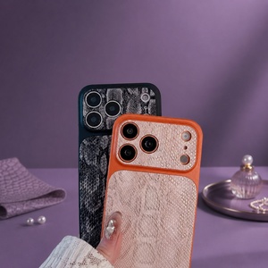 เคสโทรศัพท์กันกระแทกหนังงูสำหรับ iPhone แบบกำหนดเองได้ - Product Image 2