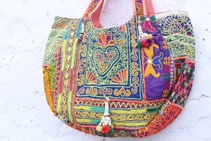 Sac léger Jaipuri Banjara, sac ethnique indien brodé à la main avec des fleurs, sac à bandoulière en coton pour femme - Product Image 5
