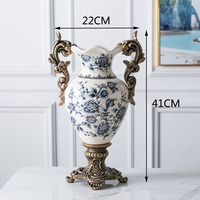 Vase en céramique sur pied en forme de trophée à deux oreilles, artisanat, style rétro chinois, vase décoratif pour la maison, design luxueux
