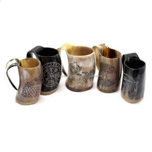 Mug en corne à boire naturelle de luxe tendance de 4 pouces, mug en corne à bière de qualité supérieure gravé à la main par les Vikings, écologique, utilisable au micro-ondes - Product Image 1
