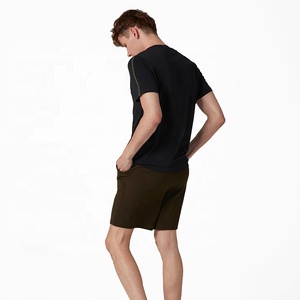 Venta al por mayor de moda Casual camiseta con Logo en la decoración de la <span class=keywords><strong>el</strong></span> pecho delante T camisa para los hombres - Product Image 3