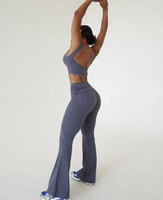 Ensemble de vêtements de sport pour femmes avec logo personnalisé, comprenant un haut de sport uni grande taille à dos échancré pour le yoga, l'entraînement, la gym et la course, et un legging évasé taille haute à effet push-up.