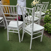Offres Spéciales moins cher Durable Net Back White Chiavari Chaise en plastique pour fête de mariage en plein air