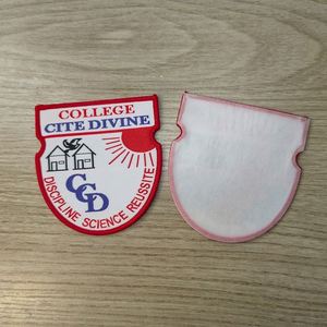 Écussons brodés thermocollants personnalisés avec support auto-agrippant pour uniformes scolaires – Badges tissés - Product Image 2