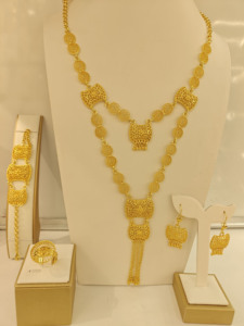 <span class=keywords><strong>Set</strong></span> di Gioielli Africani Chunky Placcati Oro Dubai 18k, Collana e Orecchini in Oro Giallo, Gioielli Neri Africani - Product Image 5