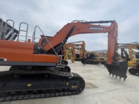 Excavadora Usada DOOSAN DX300 con Brazo Extra Largo Versátil para Dragado de Canales de Navegación en Estuarios de Ríos