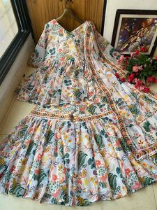 ชุดสูท Sharara สำหรับผู้หญิงและเด็กผู้หญิงชุดสูทชาติพันธุ์สีขาวและมีสีสันสวยงาม - Product Image 2