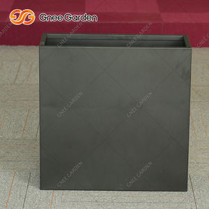 Caja de maceta de acero para exteriores con sistema de drenaje funcional y elegante - Product Image 3