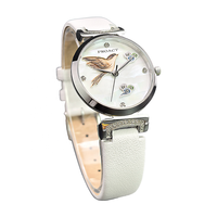 Dernière petite montre de luxe légère bracelet en cuir montre à quartz pour femme cadran en perles naturelles montre-bracelet féminine élégante cadeau