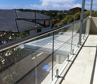 Poteau de garde-corps en aluminium Reilbu au design moderne pour la construction de rampes d'escalier et de balustrades de terrasse extérieures