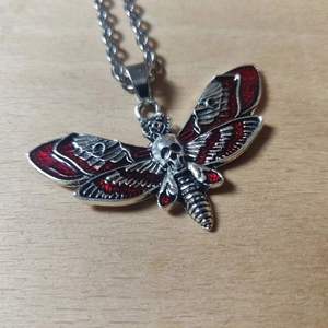 Collier ras du cou Y2K tendance, style gothique, avec pendentif crâne, ailes de mites et motif goutte de vernis rouge, plaqué or, bijoux punk pour femmes et hommes - Product Image 3