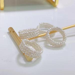 Anillo de Perlas de Agua Dulce Naturales Multicapa Hecho a Mano, Accesorio Versátil con Cuentas de 2-3 mm para Mujer - Product Image 4