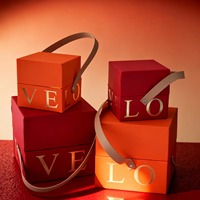 Boîte cadeau carrée en cuir PU avec poignée, logo personnalisé en feuille d'or, bicolore rouge-orange, couvercle rigide, pour mariage, fêtes, matériaux recyclés, UV