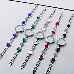 Reloj de pulsera de cuarzo con esfera pequeña a la moda para mujer, novedad al por mayor con correa de diamante, reloj para mujer XYT03 - Product Image 5