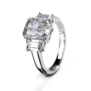 梅西珠宝14K/18k金 (白色) 3石辐射削减碳硅石环