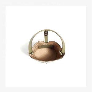 Borsa a Secchiello in Vera Pelle con Cuore Traforato per <span class=keywords><strong>Donna</strong></span>, Elegante e <span class=keywords><strong>Casual</strong></span> con Chiusura a Lucchetto da Guangzhou - Product Image 4