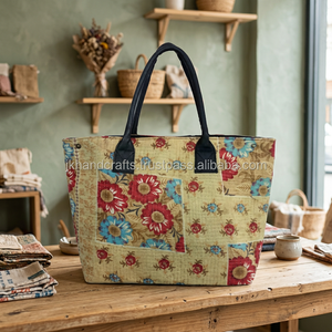 กระเป๋าถือ Kantha ลายดอกไม้พร้อมซิปปิดดีไซน์สายคู่ - Product Image 3