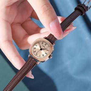 Reloj de Cuarzo de Cuero para Mujer, Pequeño, Creativo, Vintage, en Oferta - Product Image 5