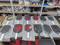 Raquette de pickleball professionnelle de style identique à celui des grandes marques, 5e génération, en fibre de carbone T700 pressée à chaud avec protection de bord en TPU 16 mm
